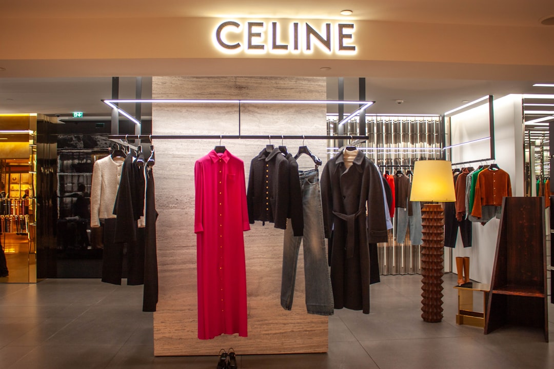 Elevate Your Fashion Game with TrendyVaultz.com’s Unique Collection